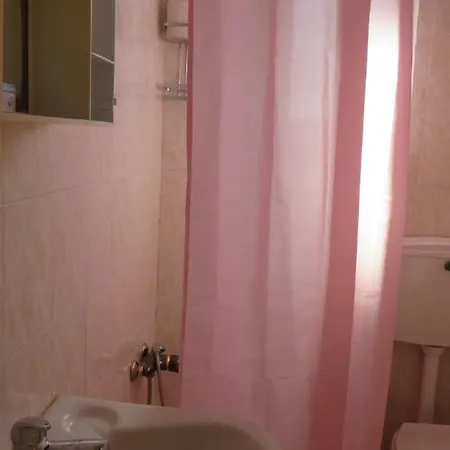 Comfortable And Spacious Near Beaches
