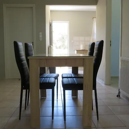 Comfortable And Spacious Near Beaches Lejlighed Aigio