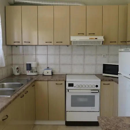 شقة Comfortable And Spacious Near Beaches آيجيون